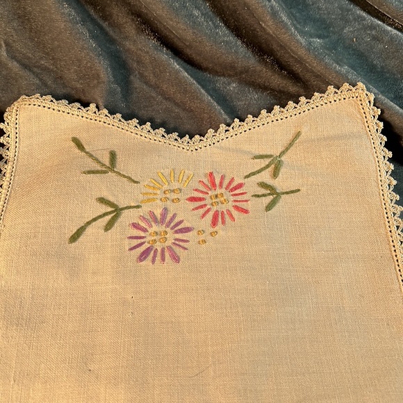 VTG Doilies - Picture 2 of 3